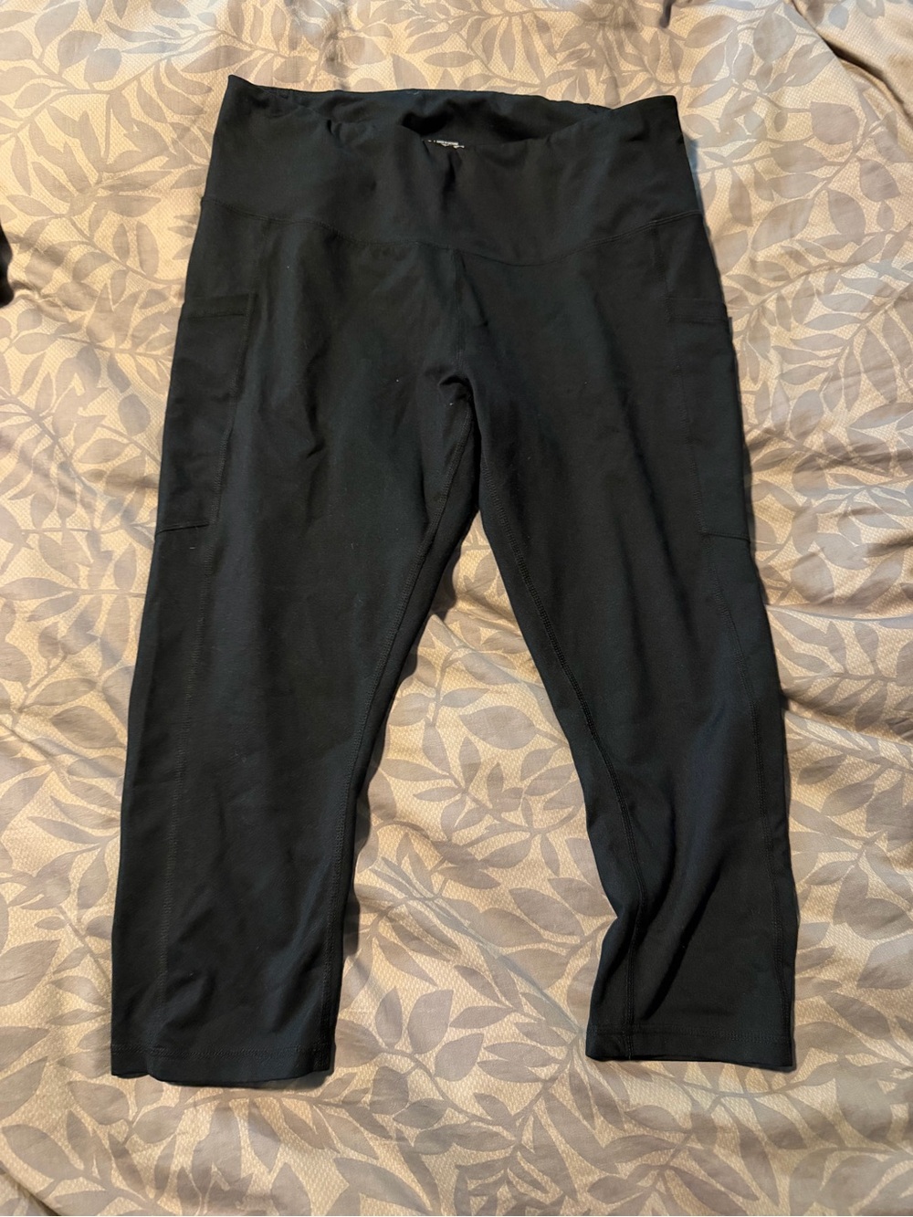 Zella Black Capri Leggings with Side Pockets